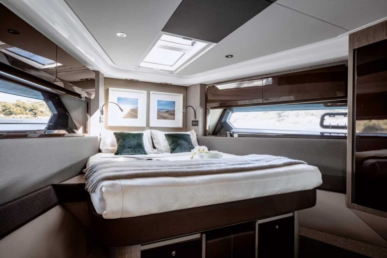 Azimut-A51-Master-Cabin_Mid-res-1568x1045